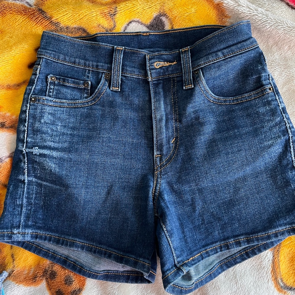 Women’s Levi’s shorts